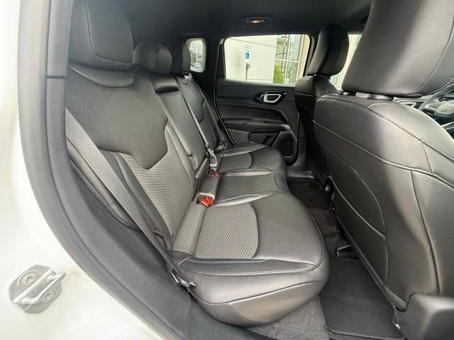 New 2026 Bright White Clear-Coat Exterior Paint Jeep Latitude image 26