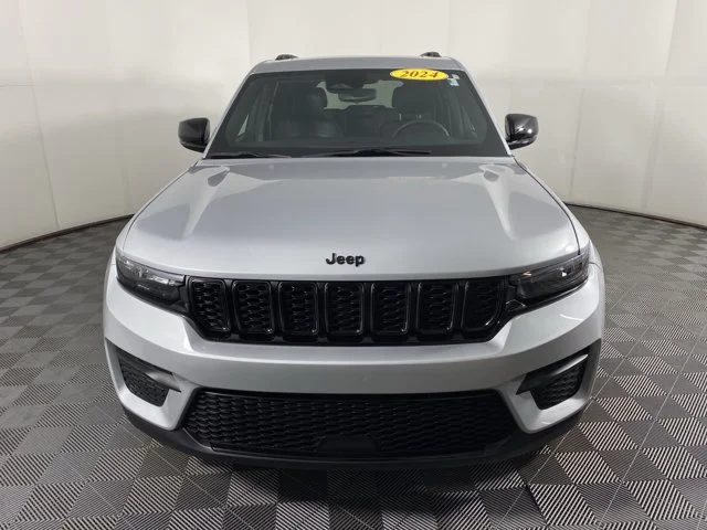 Used 2024 Silver Jeep Altitude X image 12