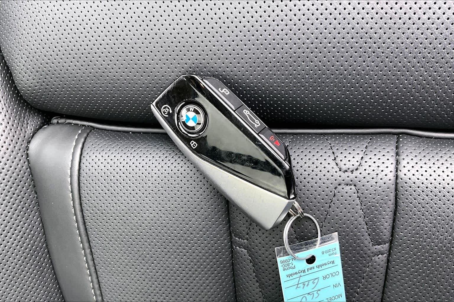 Used 2026 Skyscraper Grey Metallic BMW xDrive40i image 14