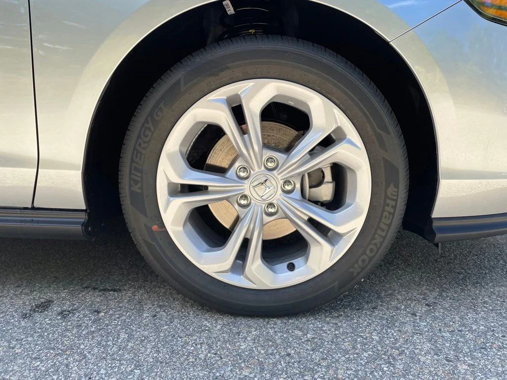 New 2026 Solar Silver Metallic Honda LX image 5