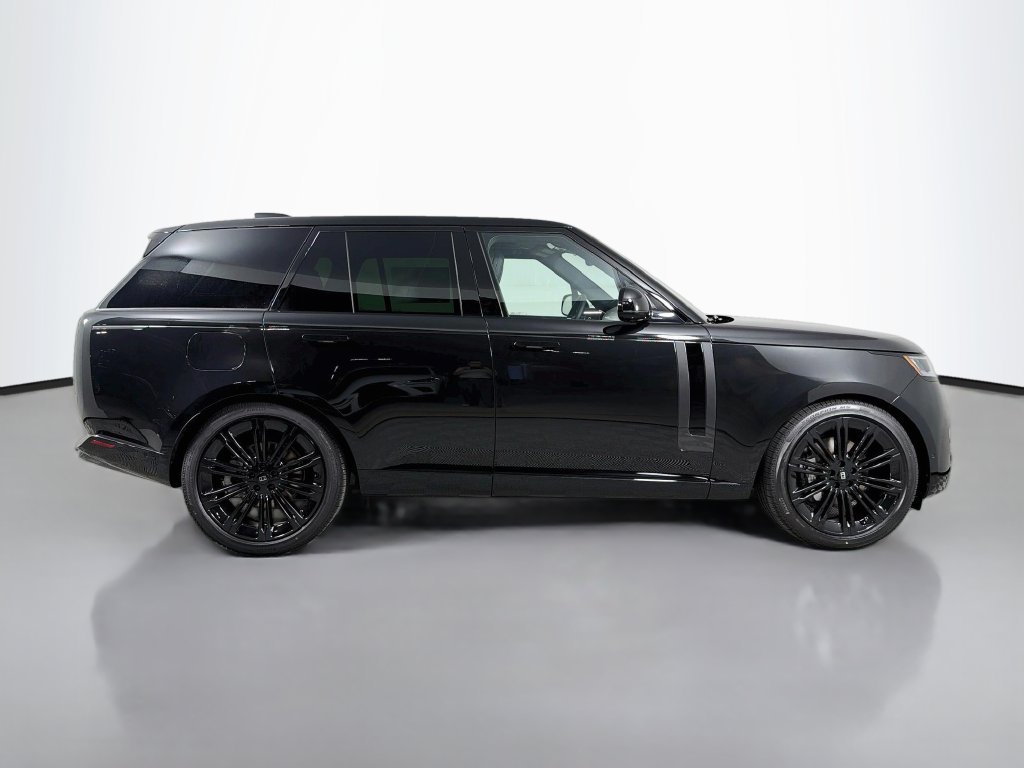 New 2027 Santorini Black Land Rover SE image 4