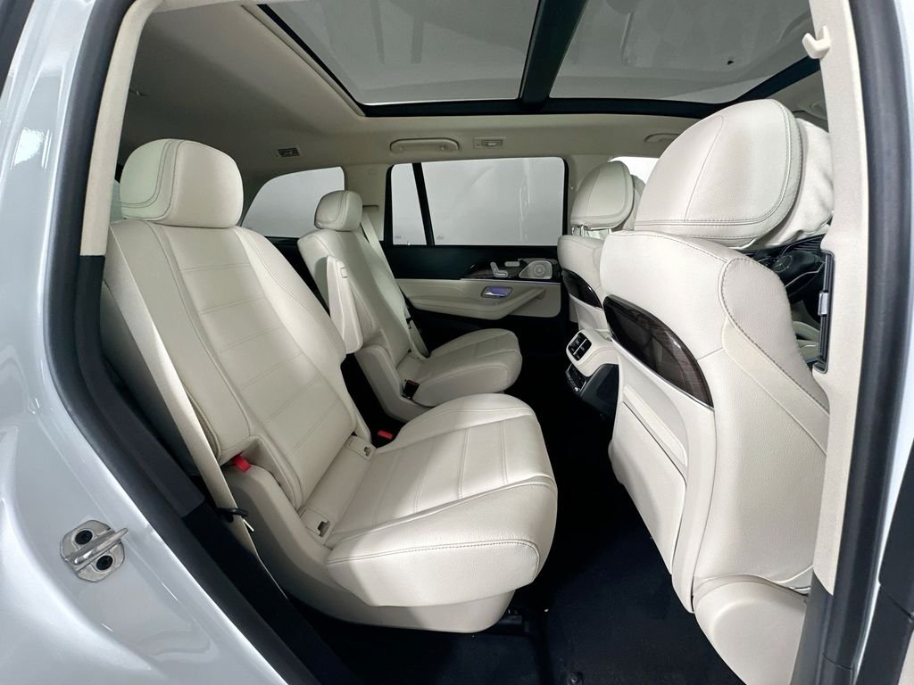 New 2026 MANUFAKTUR Moonlight White Metallic Mercedes-Benz GLS 450 image 30