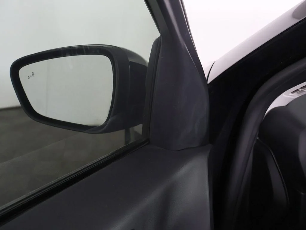 Used 2022 Black Ford SE image 33