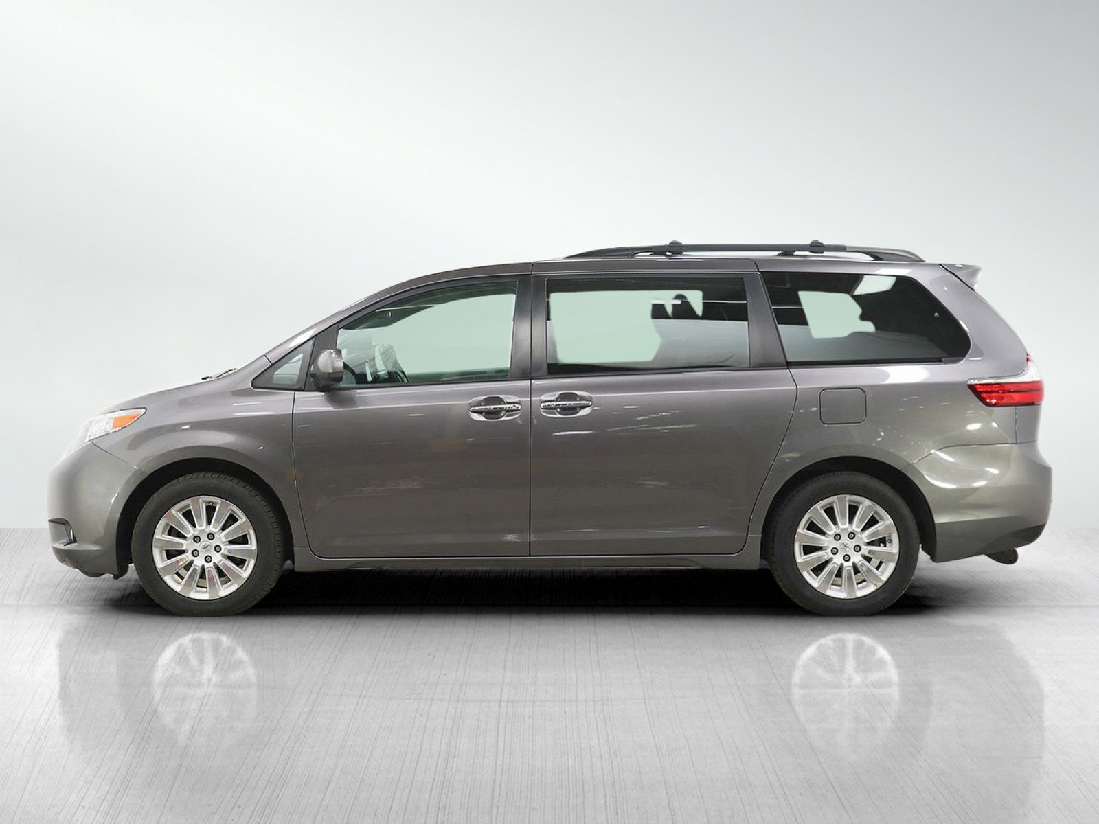 Used 2015 Toyota Sienna XLE with VIN 5TDDK3DC0FS107475 for sale in Wayzata, MN