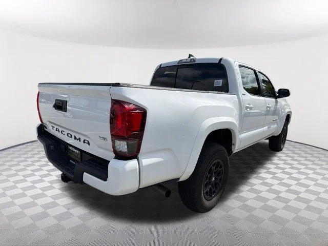 Used 2022 White Toyota SR5 V6 image 5
