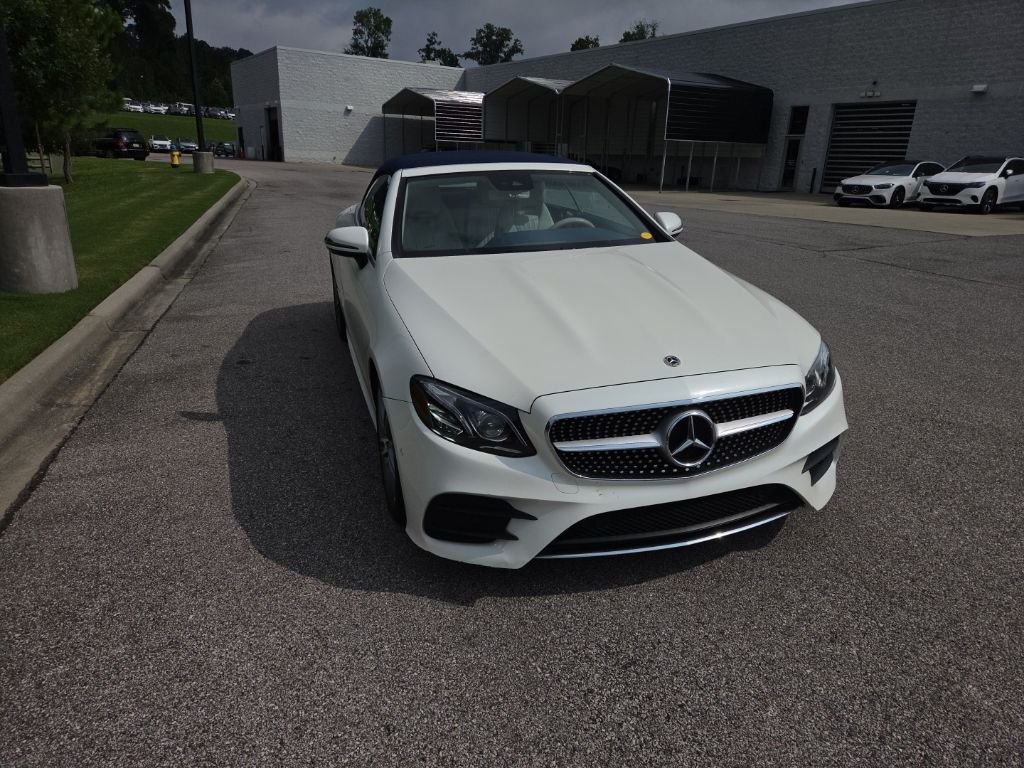 Used 2018 designo Diamond White Metallic Mercedes-Benz E 400 image 1