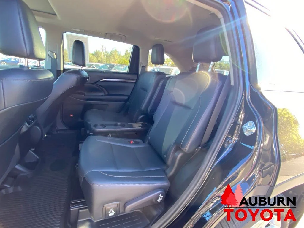 Used 2016 Midnight Black Metallic Toyota Limited image 30