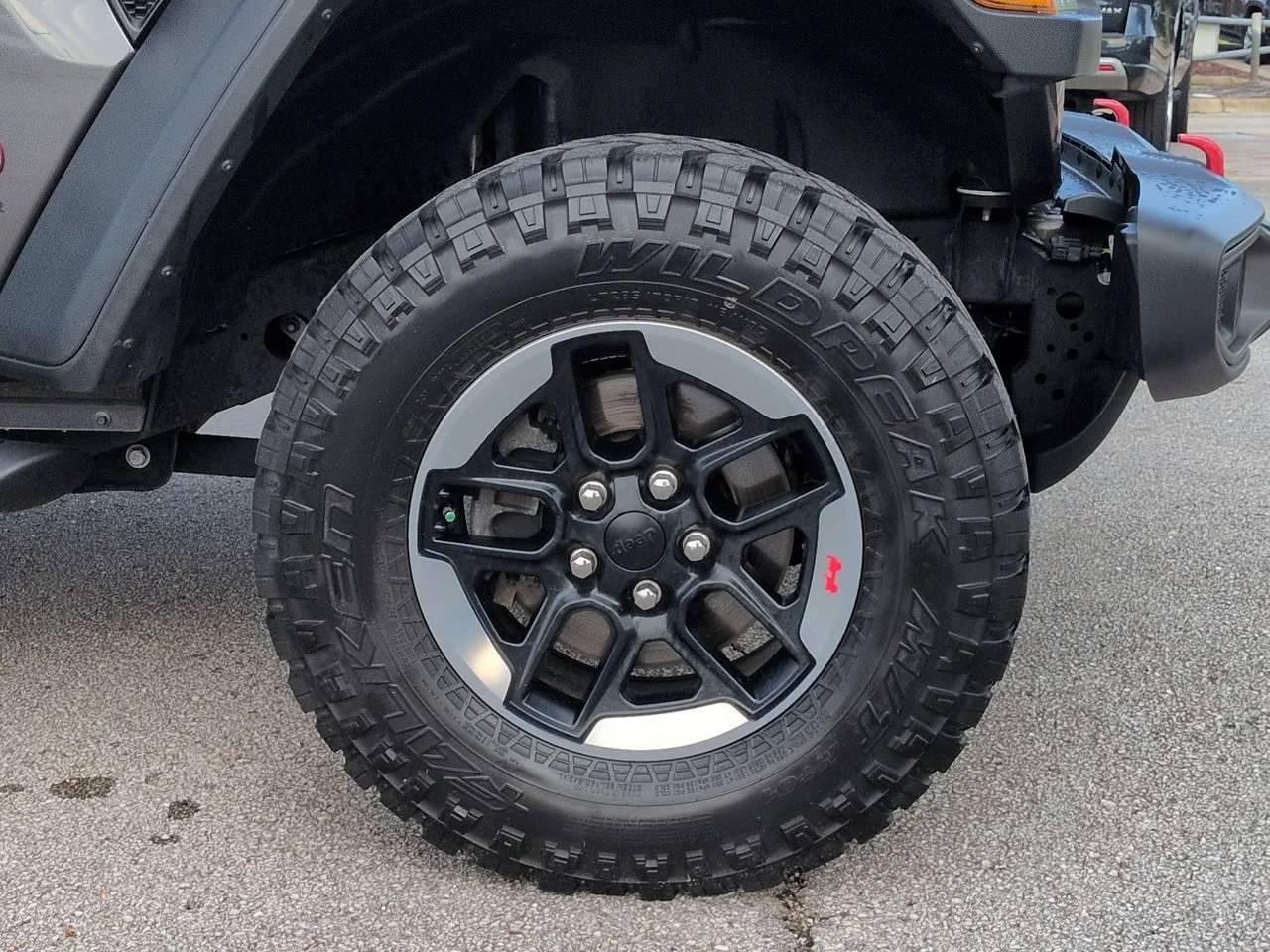 Used 2019 Crystal Metallic Jeep Rubicon image 10