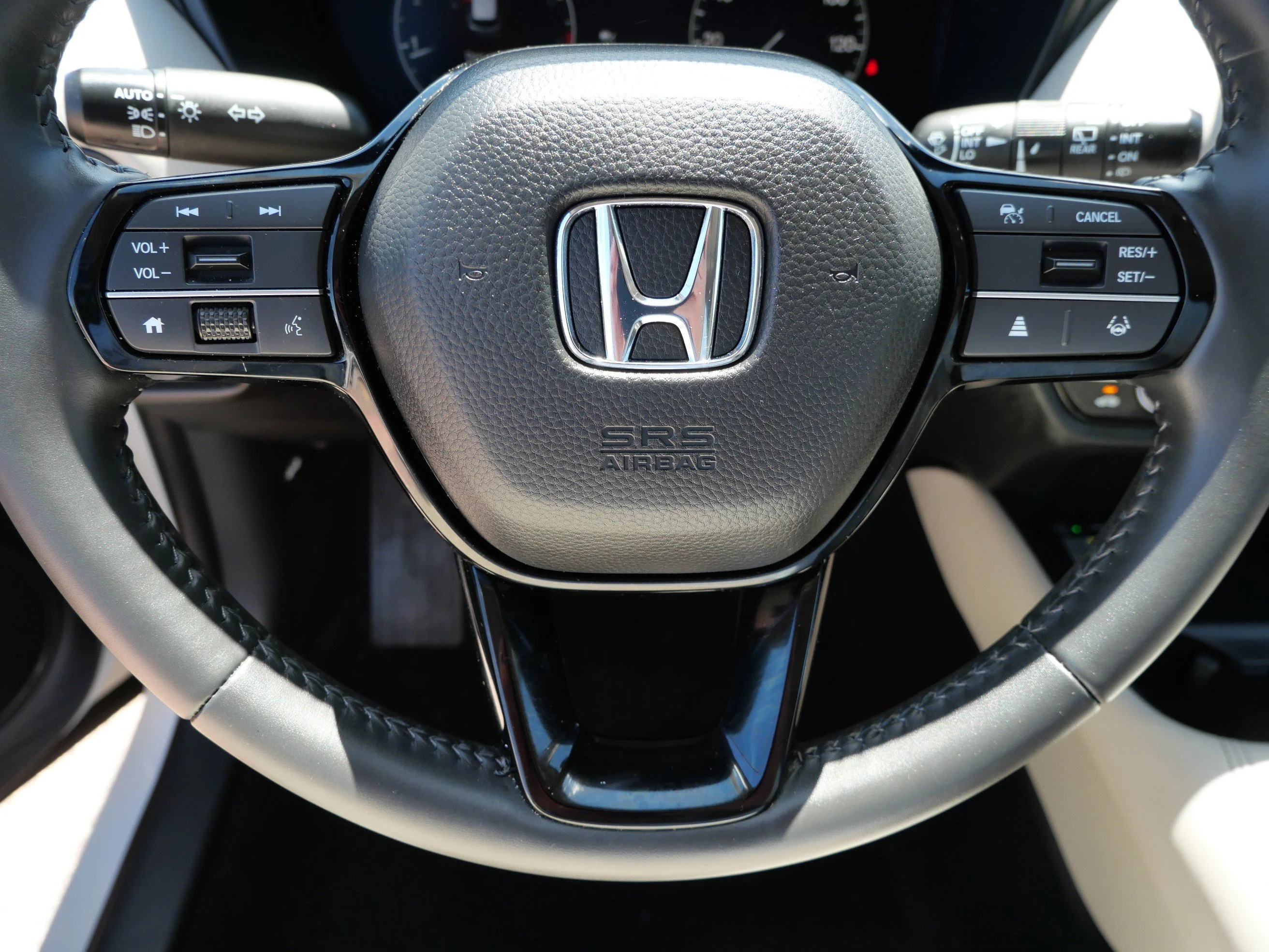 Used 2024 Platinum White Pearl Honda EX-L image 25