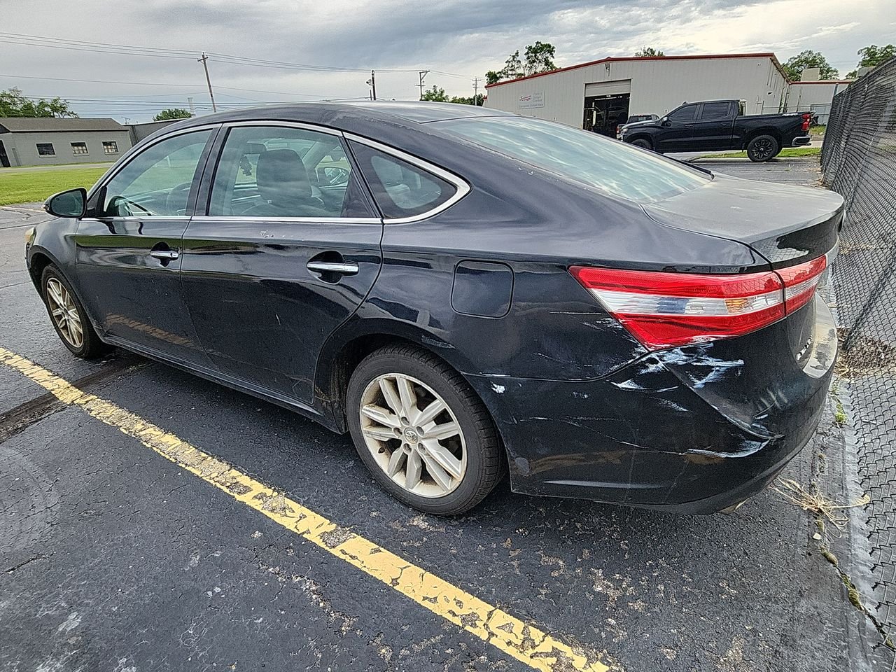 Used 2014  Toyota  image 3