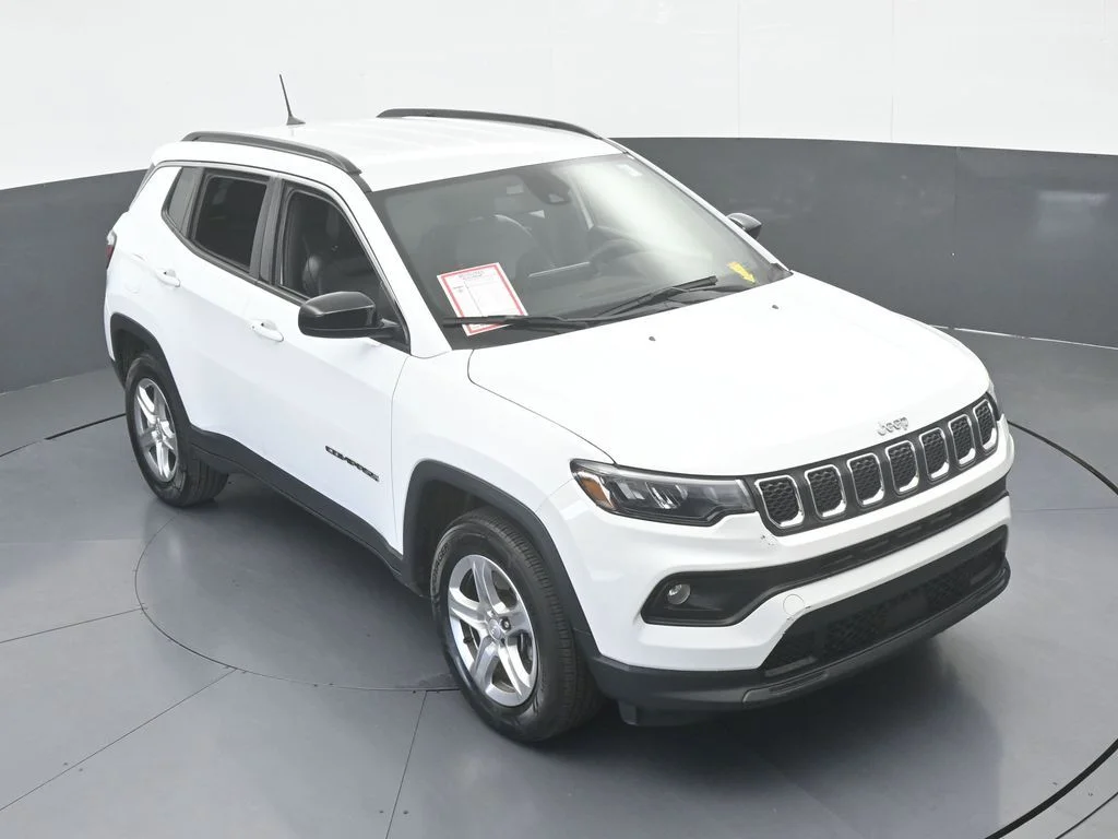 Used 2023 Bright White Clearcoat Jeep Latitude image 50