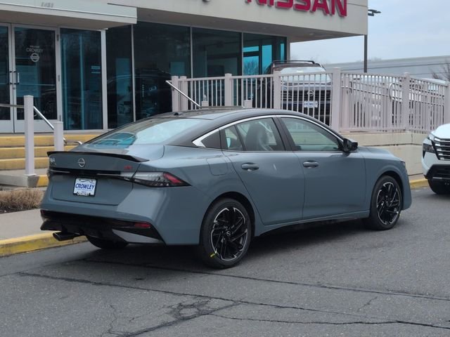 New 2026 Atlantic Gray Metallic / Super Black Two-tone Nissan SR image 3