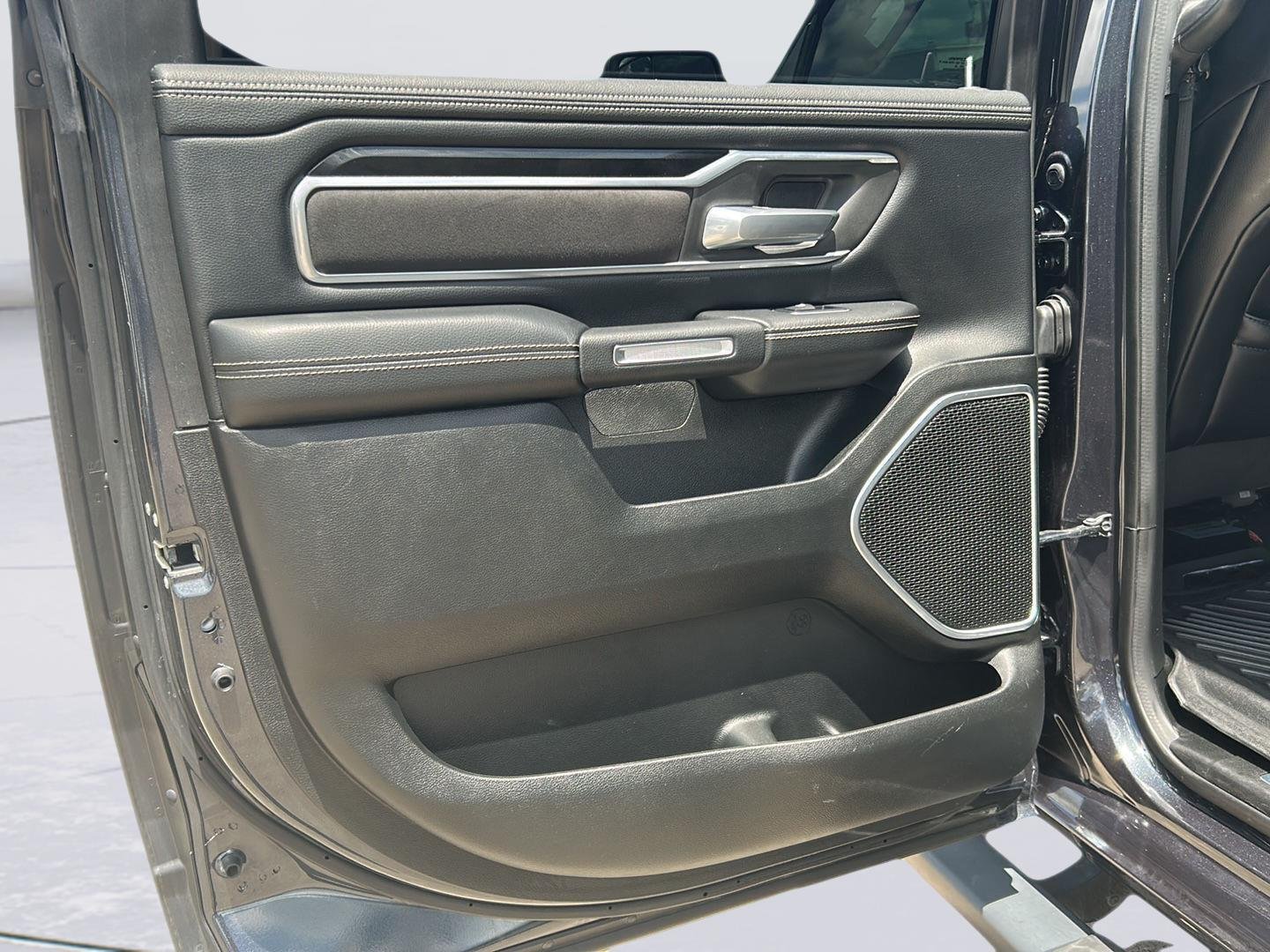 Used 2020 Diamond Black Crystal Pearlcoat Ram Laramie image 18