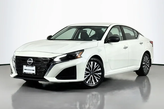 2024 Nissan Altima 2.5 SV FWD