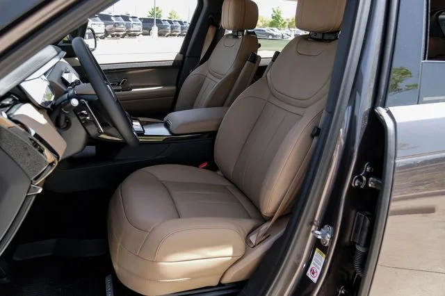 New 2026  Land Rover SE image 45
