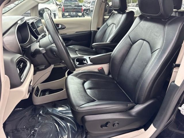 Used 2024 Black Chrysler Touring L image 11