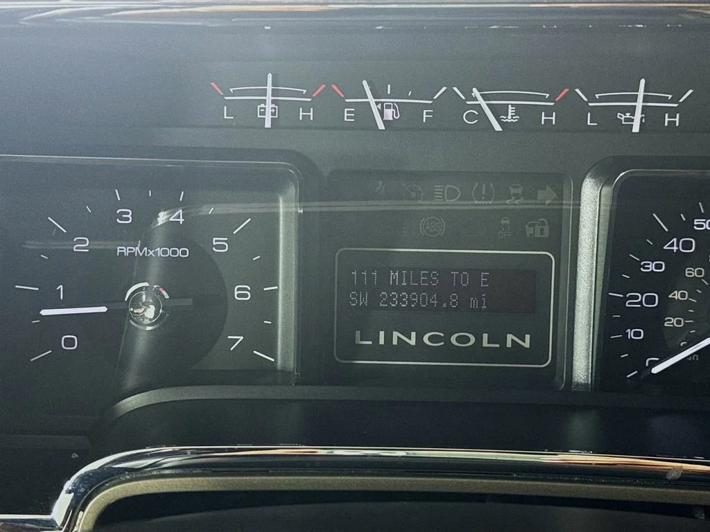 Used 2013 Black Lincoln Base image 14