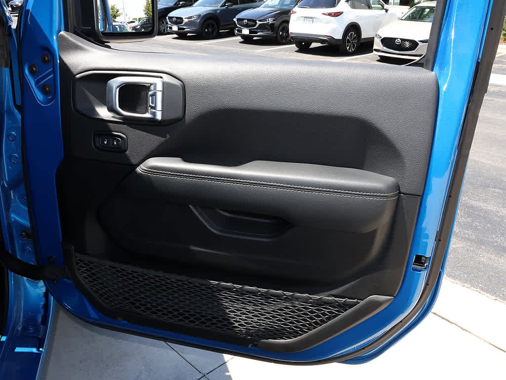 2023 Jeep Wrangler 4-Door Sahara - Photo 35