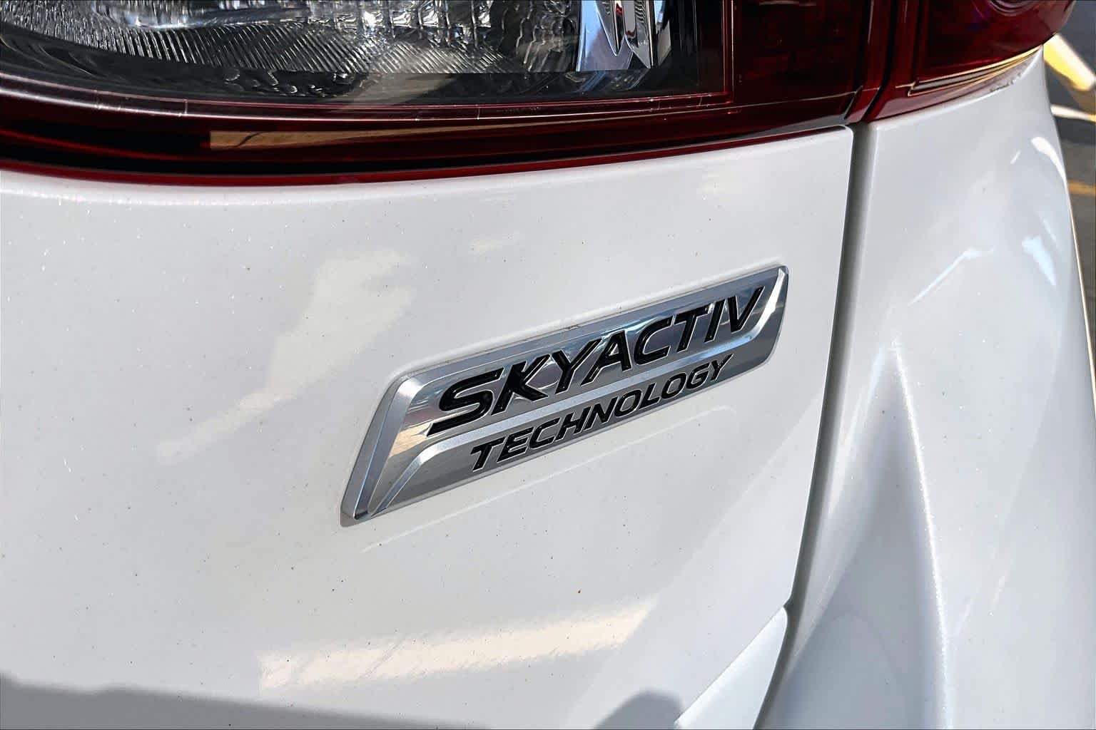 Used 2017 Snowflake White Pearl Mica Mazda Grand Touring image 10