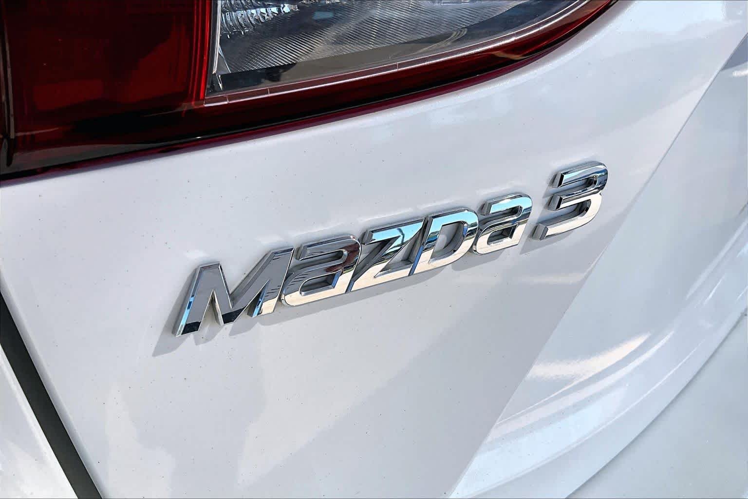 Used 2017 Snowflake White Pearl Mica Mazda Grand Touring image 31