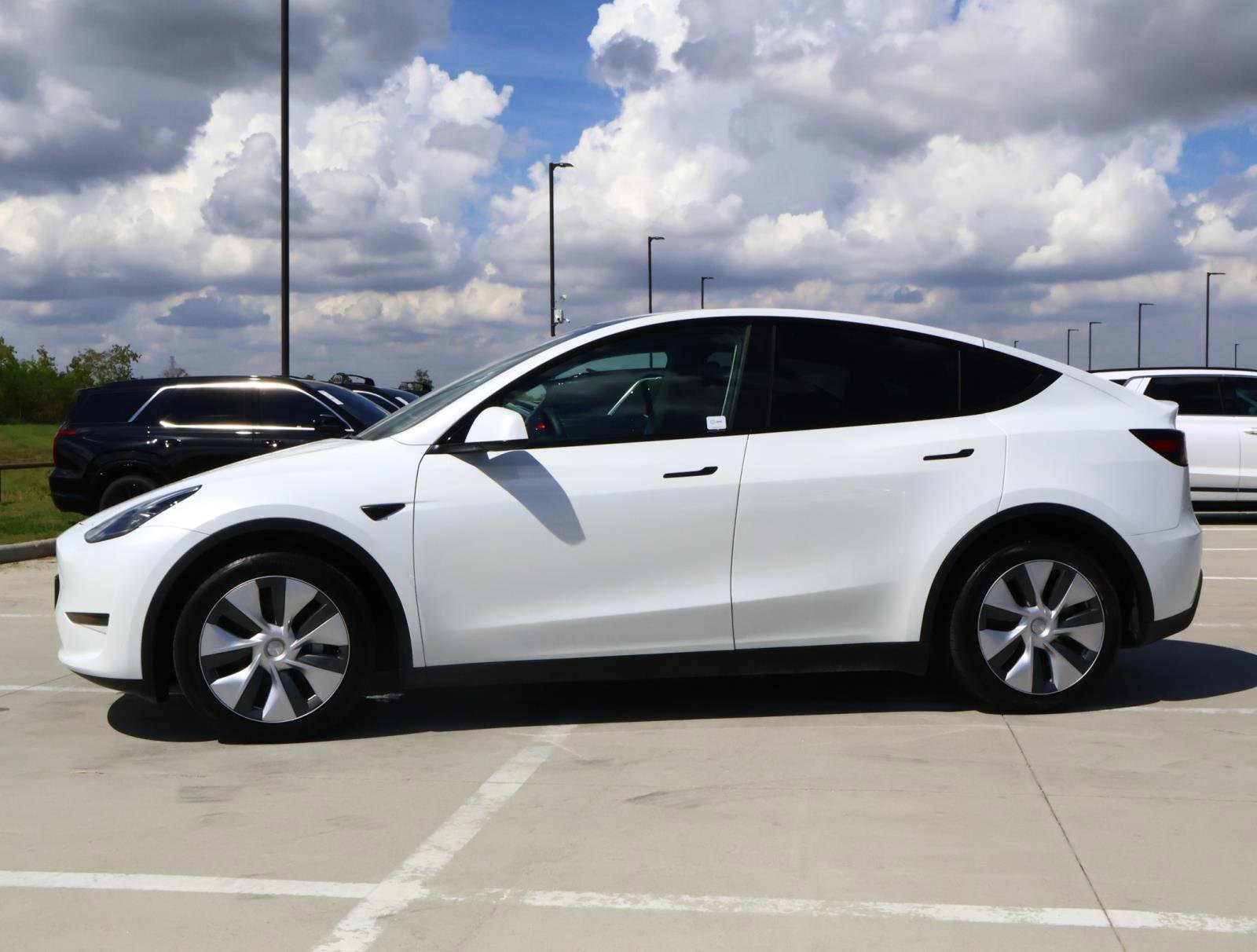 Used 2023 Tesla Model Y Long Range with VIN 7SAYGDEE8PA122546 for sale in Friendswood, TX