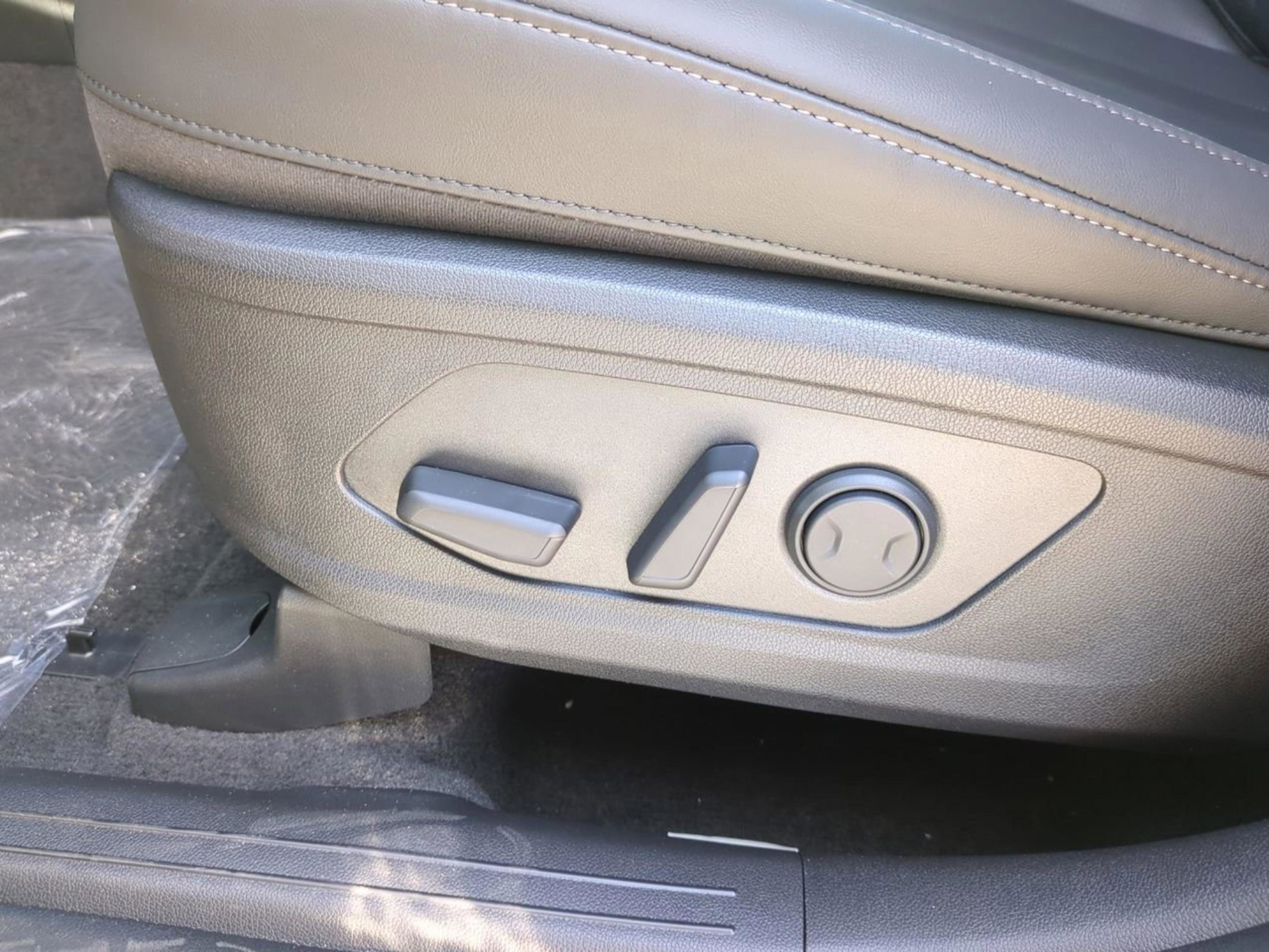 New 2026 Ivory Silver Kia X-Line EX image 23
