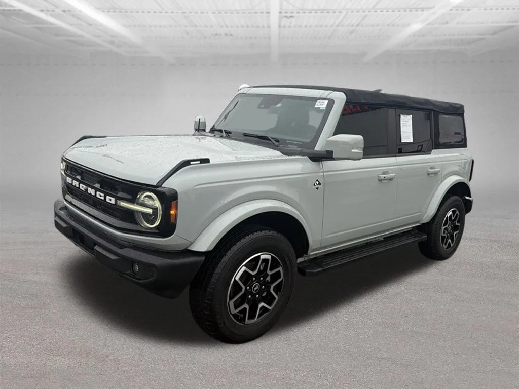 Certified Used 2023 Cactus Green / Gray Ford Outer Banks image 4