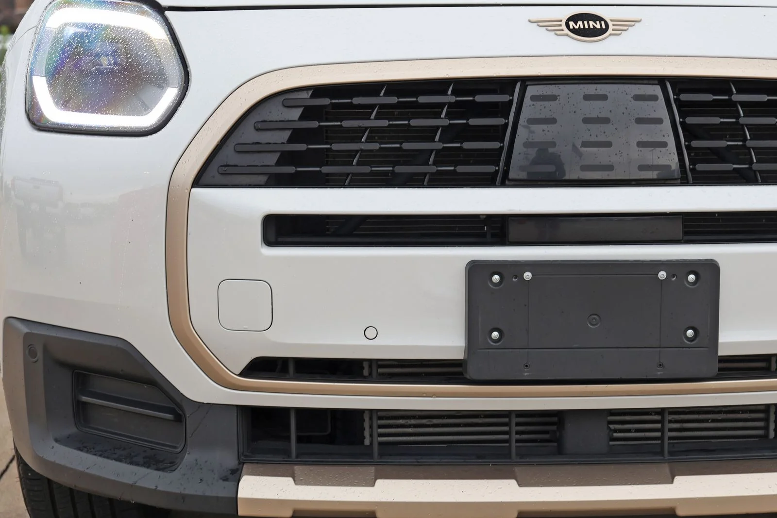 Used 2025 White MINI Signature Plus image 10