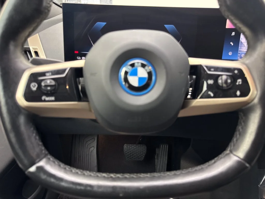 Used 2023 White BMW M60 image 58