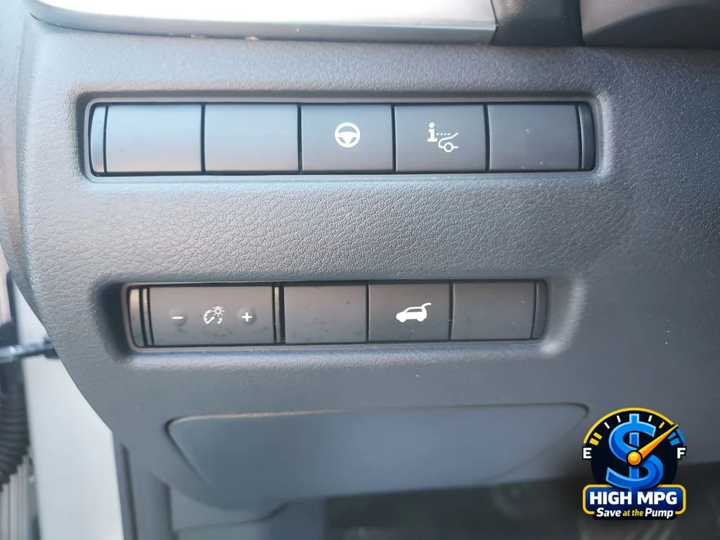 Used 2023 Silver Nissan Platinum image 19