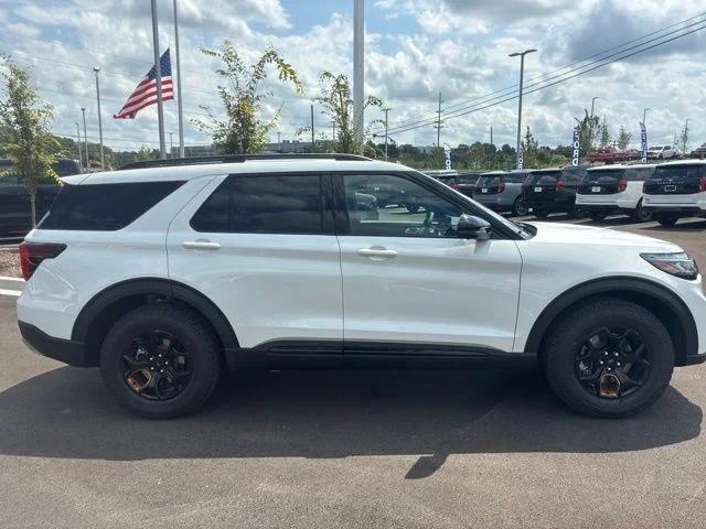 New 2027 White Ford 4DR AWD TREMOR image 10