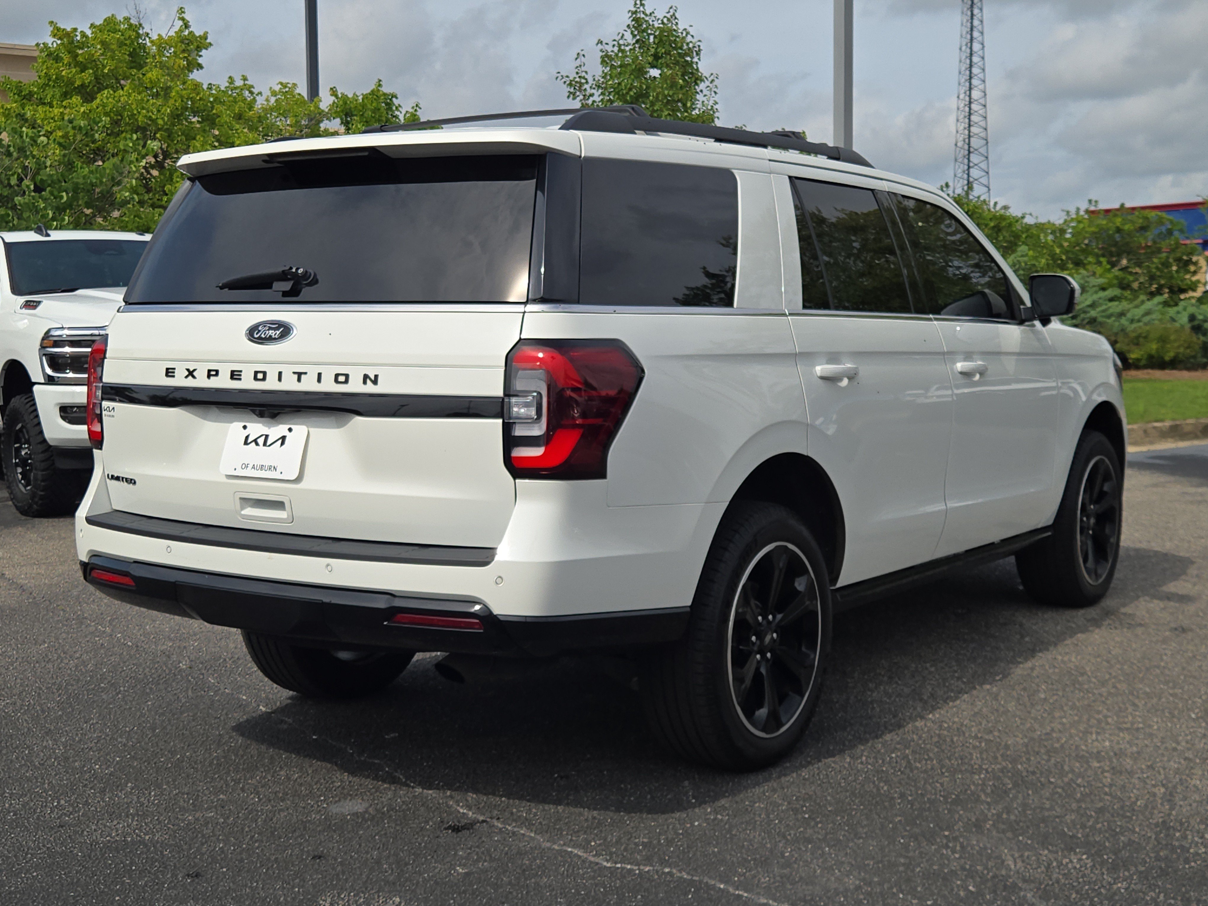 Used 2023 White Ford Limited image 6
