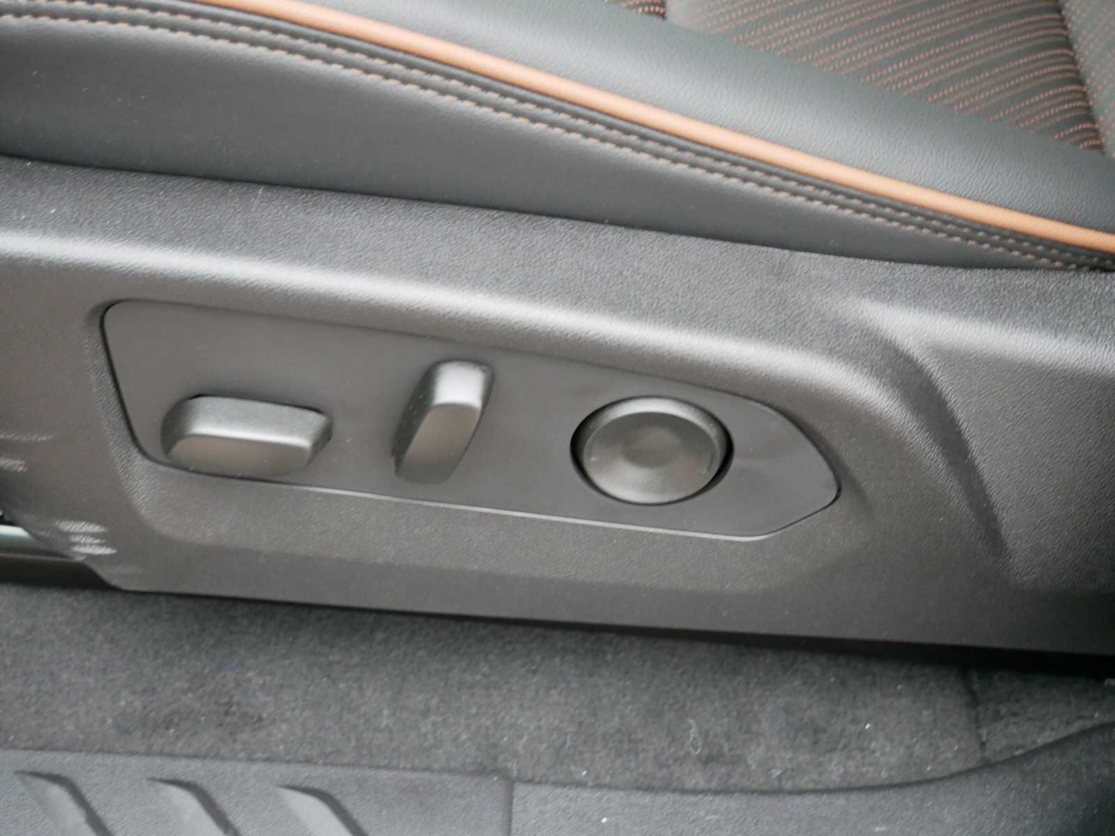 2026 GMC Canyon AT4 - Photo 17