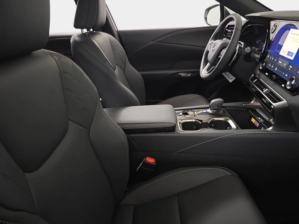 New 2026 Eminent White Pearl Lexus PREMIUM image 9