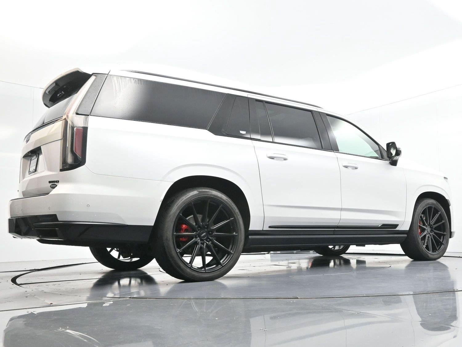 Used 2021 Crystal White Tricoat Cadillac Sport Platinum image 55