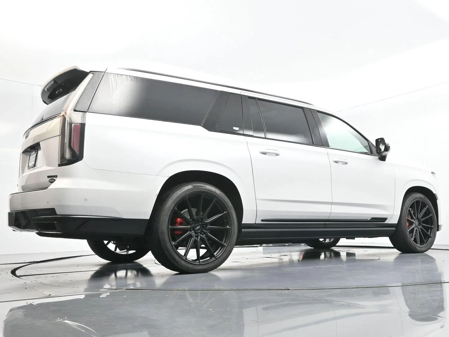 Used 2021 Crystal White Tricoat Cadillac Sport Platinum image 55