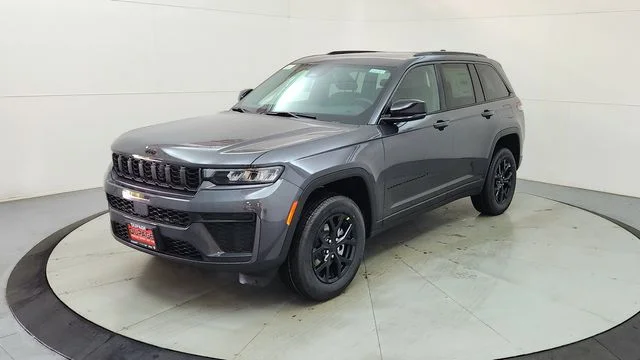 New 2026 Baltic Gray Metallic Clearcoat Jeep Altitude image 3