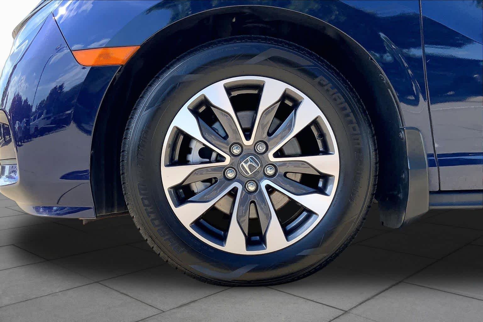 Used 2022 Obsidian Blue Pearl Honda EX-L image 10