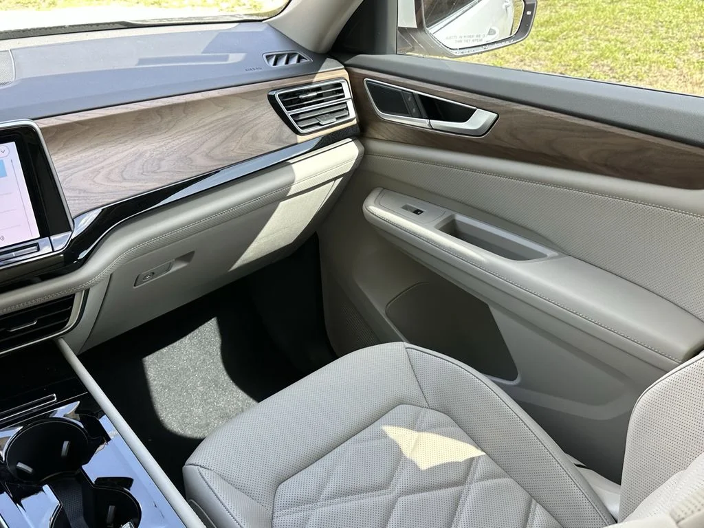 New 2026 White/off-white Volkswagen 2.0T SE w/Technology image 12