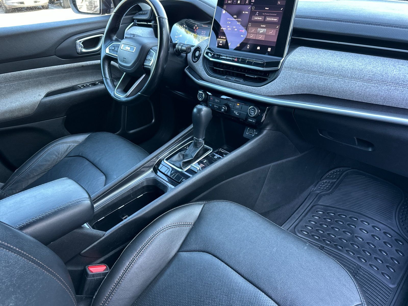 Used 2022 Red Jeep Latitude Lux image 16
