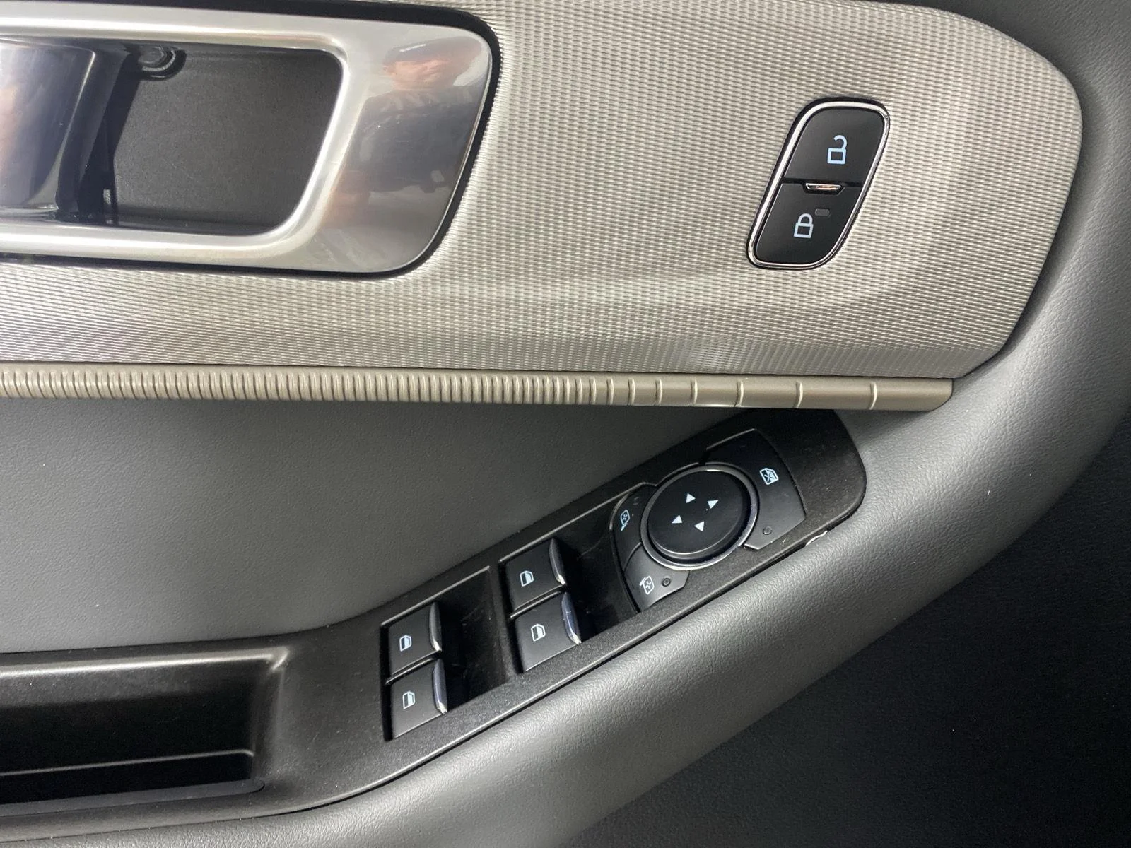 Used 2026 Vapor Blue Ford Active image 12