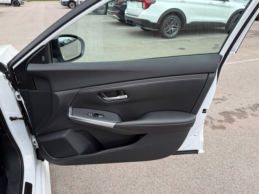 Used 2021 White Nissan SR image 19