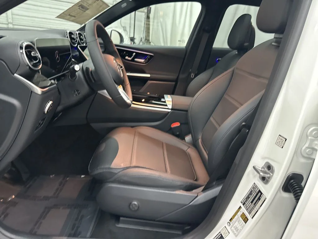 Used 2026 White Mercedes-Benz GLC 300 image 17