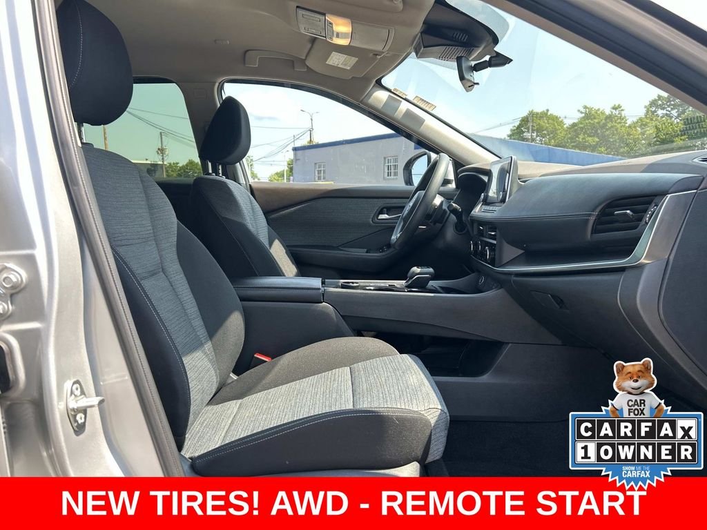 Used 2023 Silver Nissan SV image 17