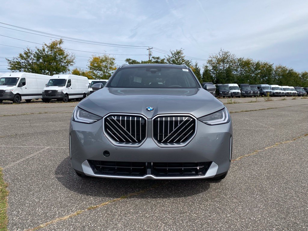 New 2026 Skyscraper Grey Metallic BMW 30 xDrive image 2
