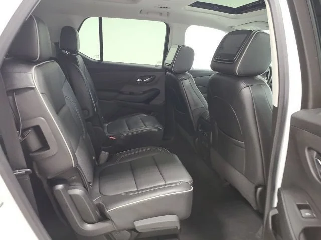 Used 2020 Iridescent Pearl Tricoat Chevrolet High Country image 14
