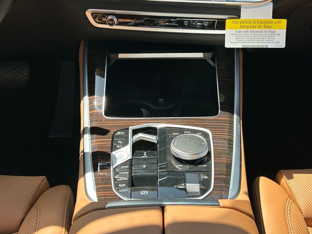 New 2026 Mineral White Metallic BMW xDrive50e image 27