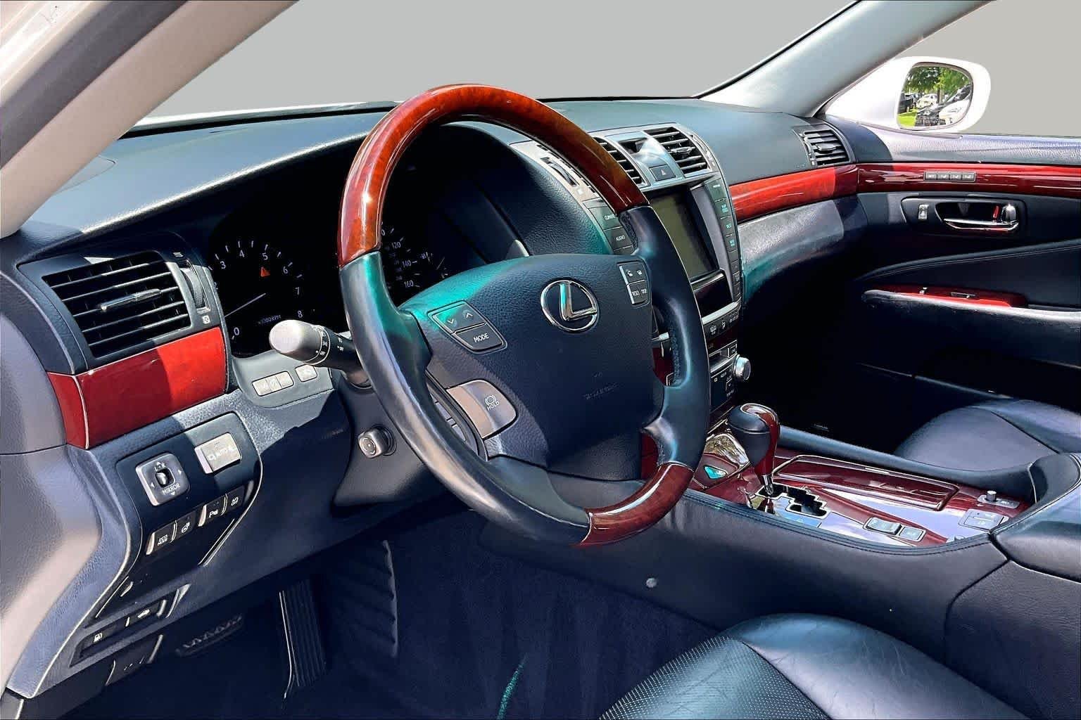 Used 2012 Starfire Pearl Lexus  image 15