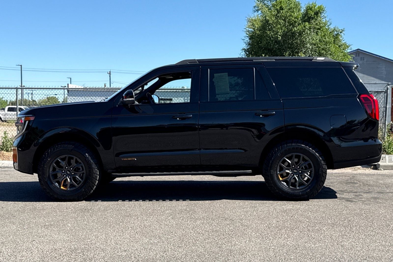 Used 2025  Ford Tremor image 7