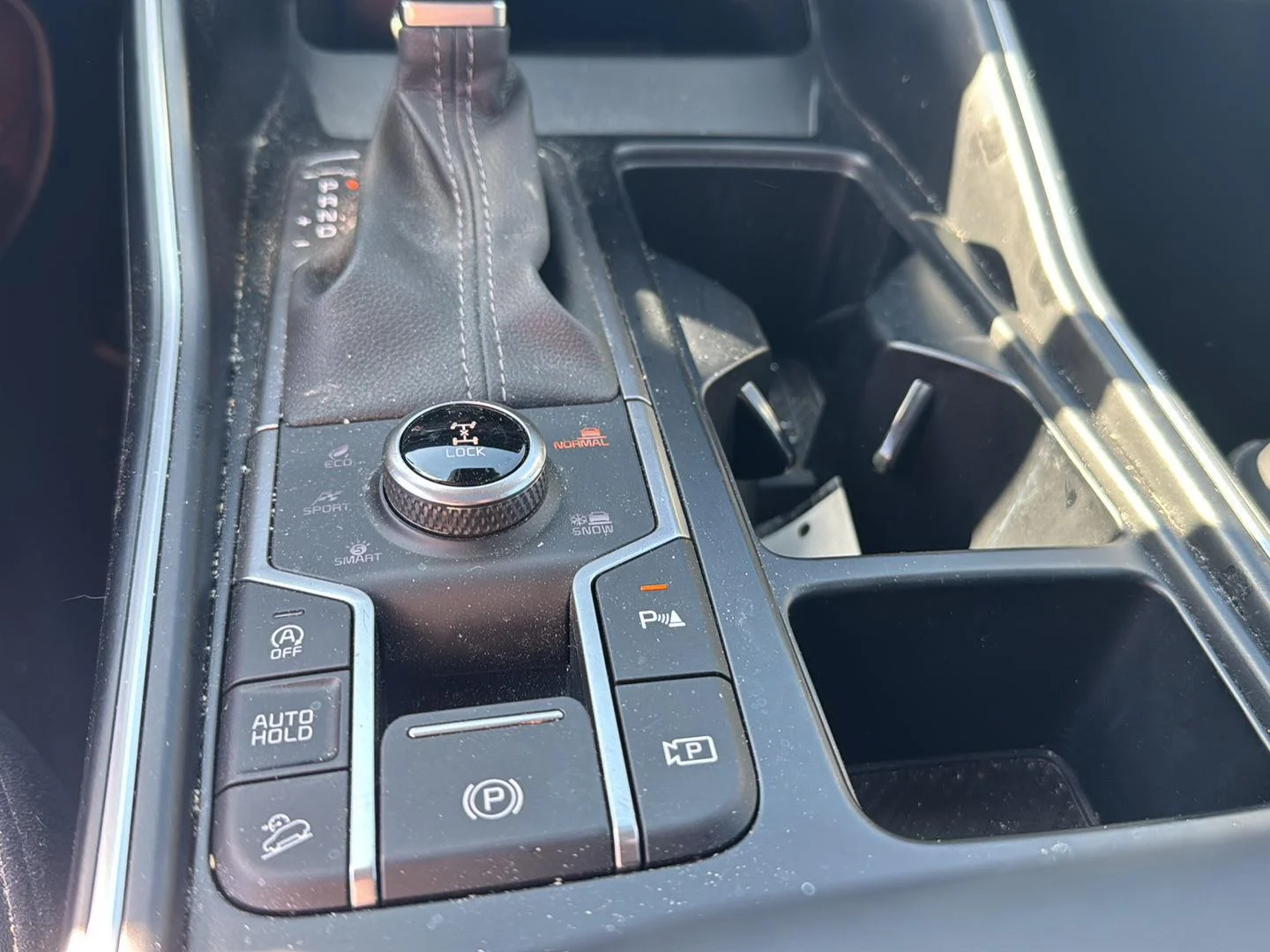 Used 2025 Dawning Red Kia EX image 8